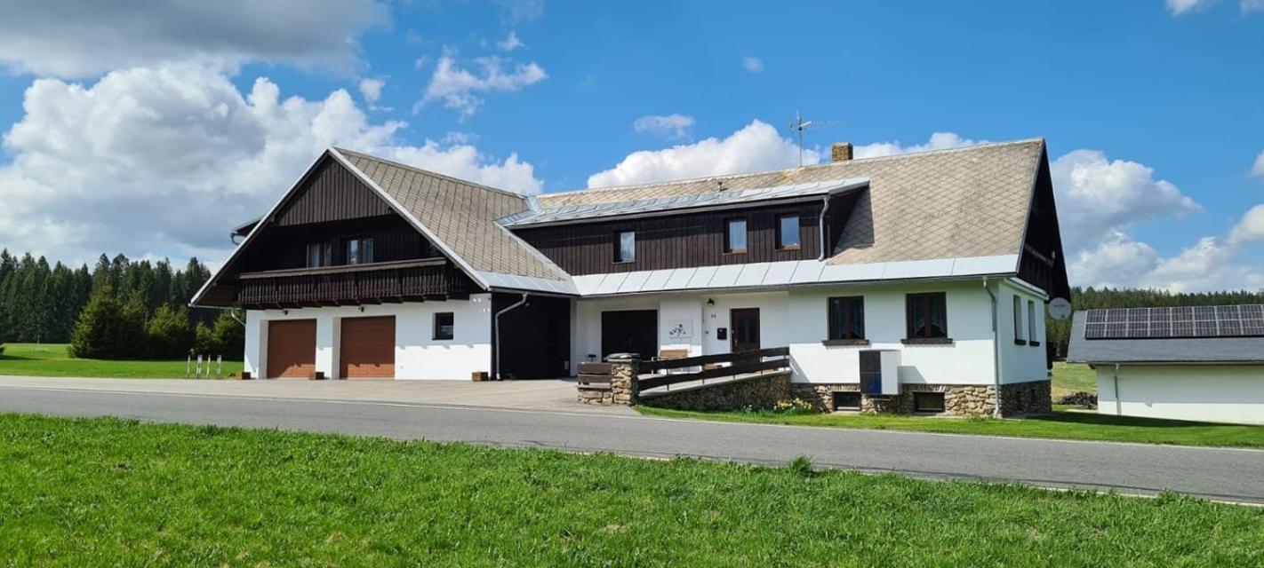 Horska Kvilda - Ubytovani U Chvalu Exterior photo